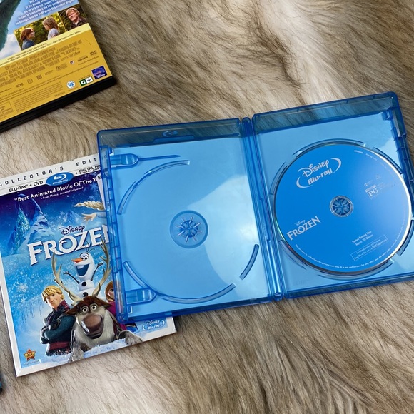 Childrens DVD Bundle - Blu-Ray Frozen, Disney Up, Disney Pete’s Dragon - Picture 4 of 6
